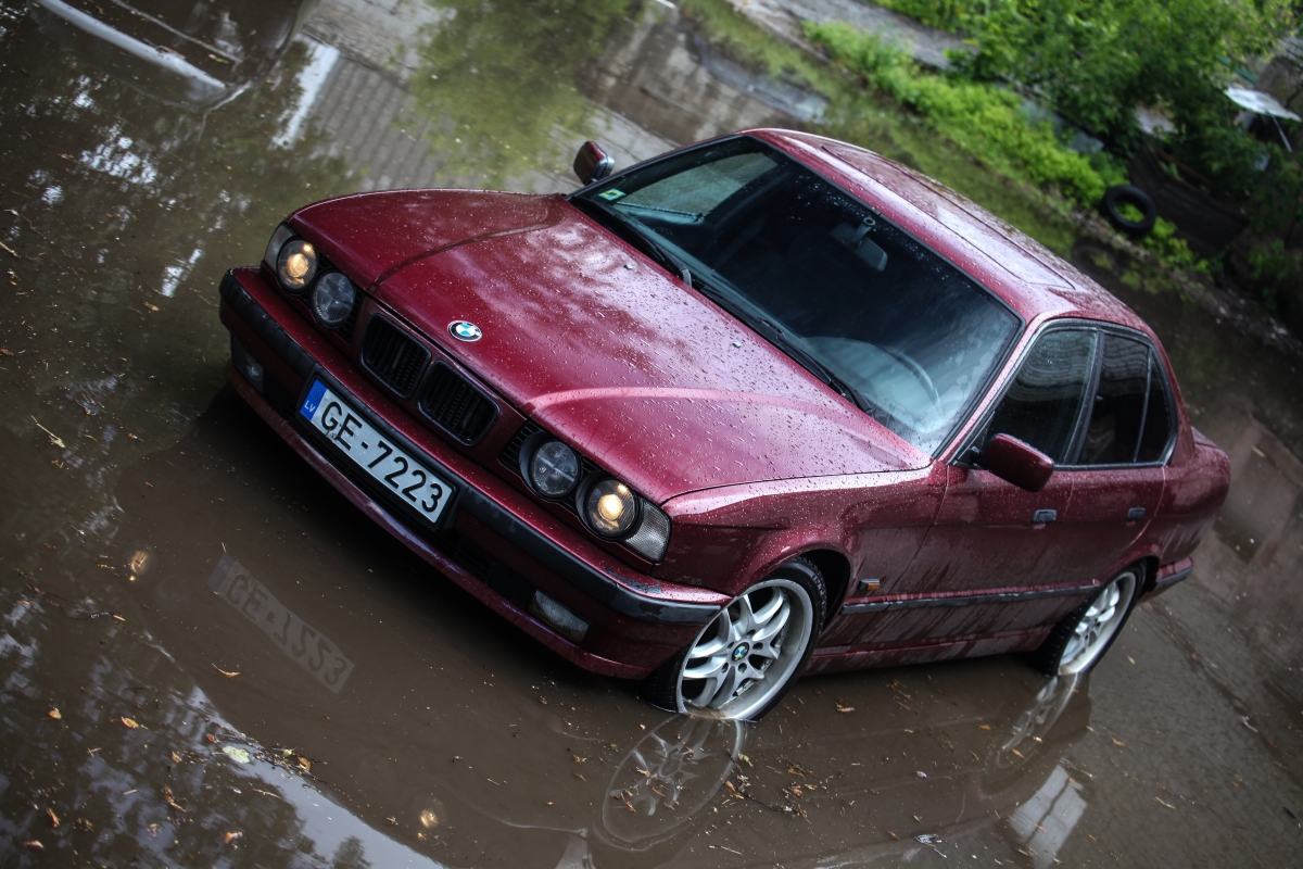 Bmw E39 Imola Rot Touring Amp Bmw E34 Rot Saloon Protuning